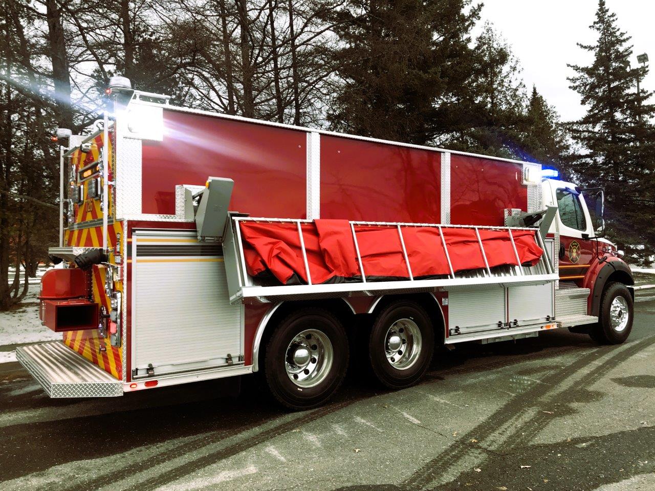 Oshawa PIC3600 tanker fire truck MAXIMETAL - MAXIMETAL